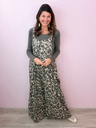 Cute In Leopard Jumpsuit