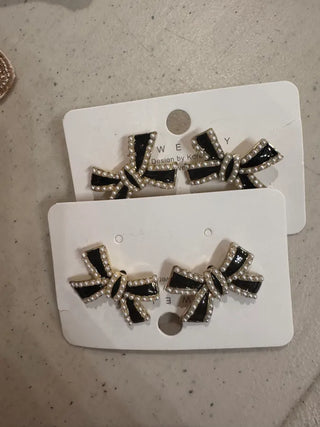 BLACK & PEARLS BOW EARRINGS